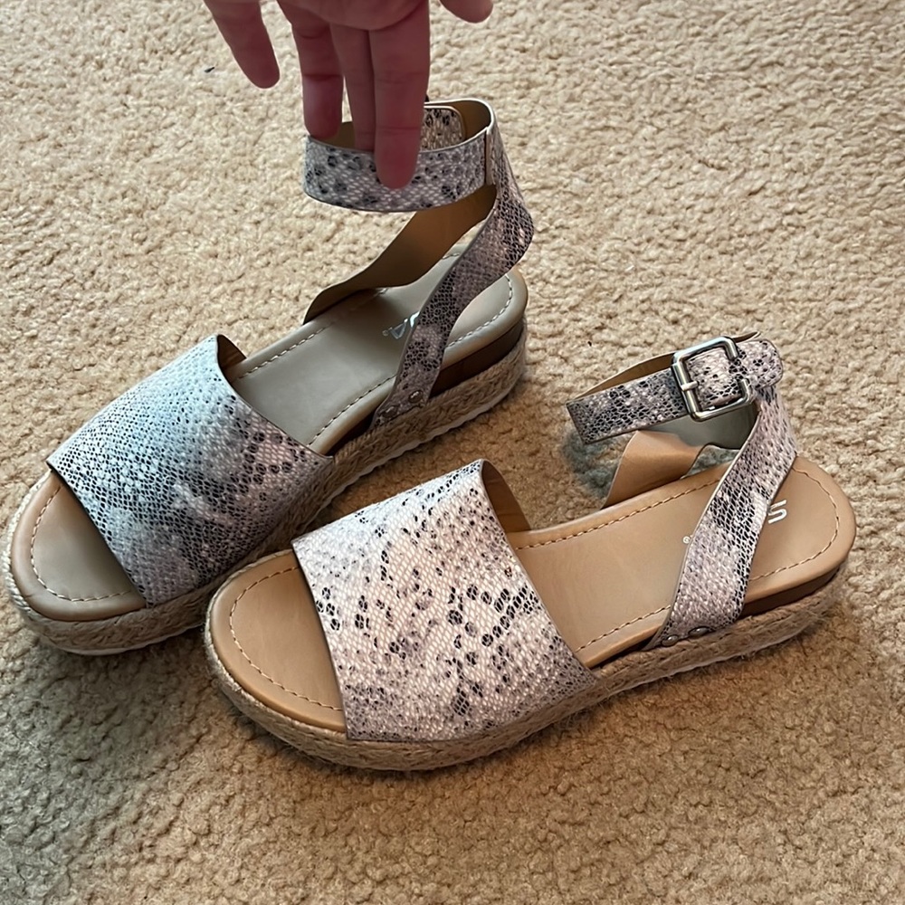 Snake print platform sandals, size 10-11.